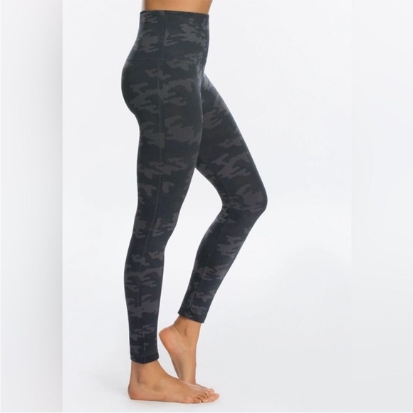 SPANX Camo Leggings Size Medium - Picture 3 of 6